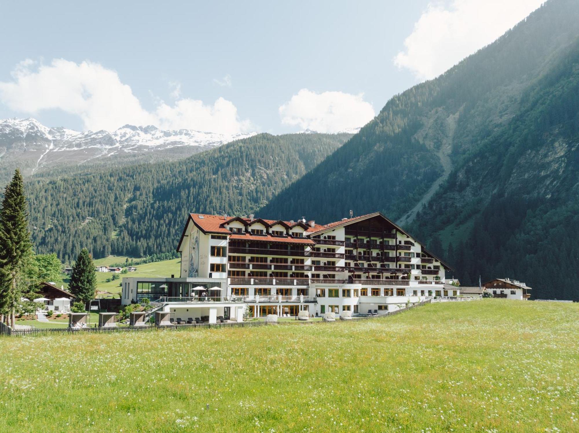 Hotel Weisseespitze Kaunertal Exterior photo